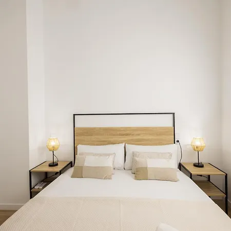 Lägenhet New Flat 2 4 Pax, Wifi Ac *