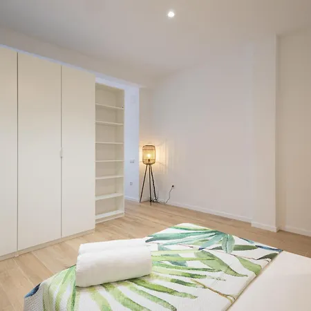 2 4 Pax, New Flat, Wifi Ac * Valence